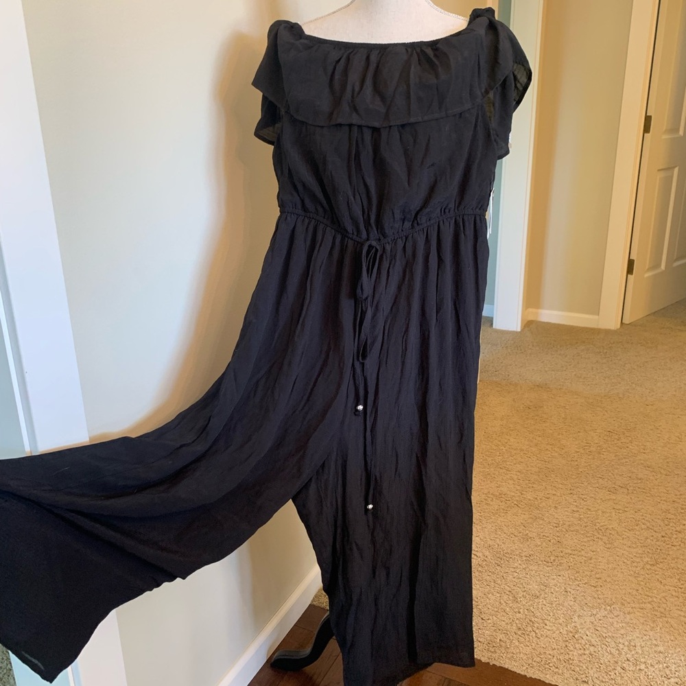 Women’s flowy, off the shoulder jumper